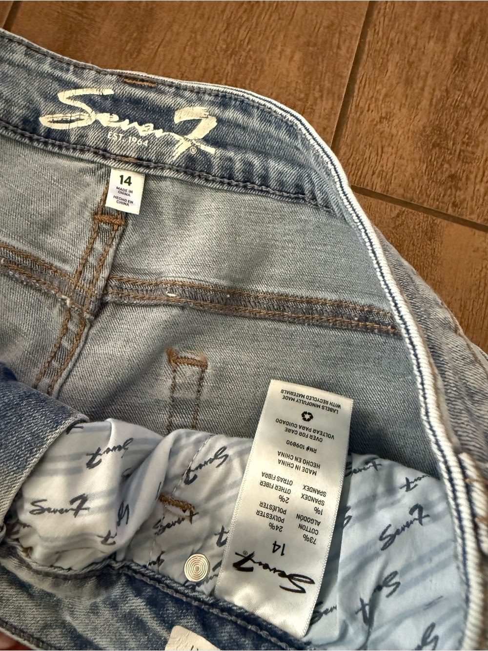 Seven7 Jeans Women’s Jeans Shorts Light Blue Sz 14 - Picture 2 of 3